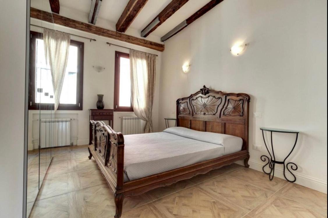 Traditional With Terrace Appartamento